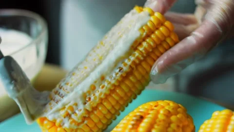 Grease with sauce three planted corn. Mexican corn elote in three ways. Macro Vidéo 170429419