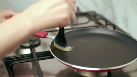 Greasing with oil a pan. Video stock 133594846