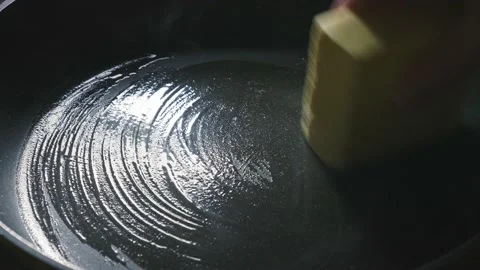 Greasing the pan with butter 库存影片 166862591