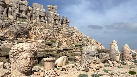 The great archaeological ruins at the top of Mount Nemrut Stock Footage 283243234