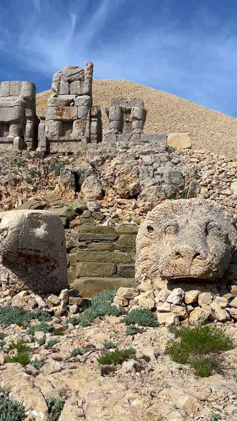 The great archaeological ruins at the top of Mount Nemrut Stock Footage 283281471