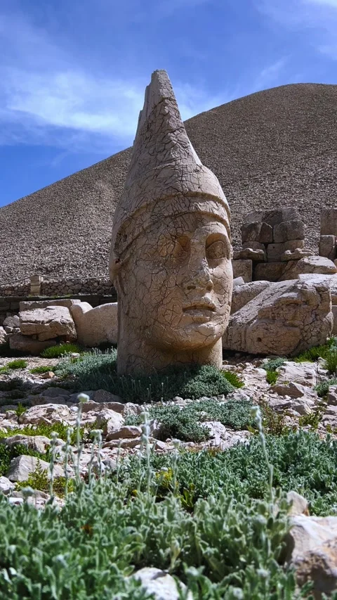 The great archaeological ruins at the top of Mount Nemrut Stock Footage 283284431