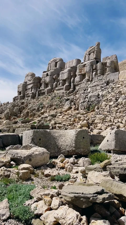 The great archaeological ruins at the top of Mount Nemrut Stock Footage 283286153