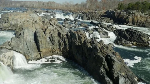 Great Falls waterfall of Potomac river 스톡 동영상 83017415