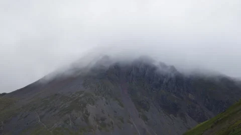 Great Gable mountain in mist with low cloud drifting over rugged fell, Lake 스톡 동영상 345111834