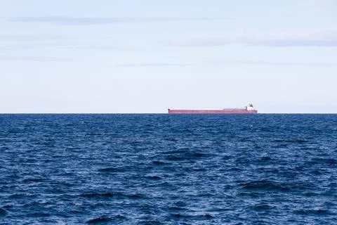 Great Lakes Freighter with Mid Horizon Foto stock