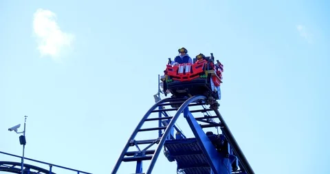 The Great Lego Race Roller Coaster, Legoland Virtual Reality Ride Stock-Footage 105825448
