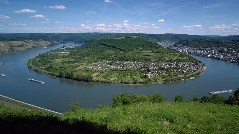 The great loop of the Rhine river, Boppard Stock Footage 100413098