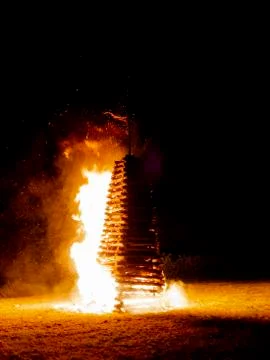 Great midsummer fire in the dark night in june Foto stock