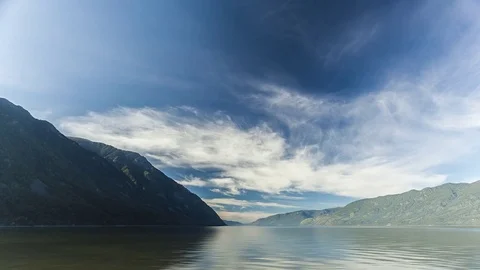Great mountain Lake Master. Teletskoe Stockbeeldmateriaal 84138949