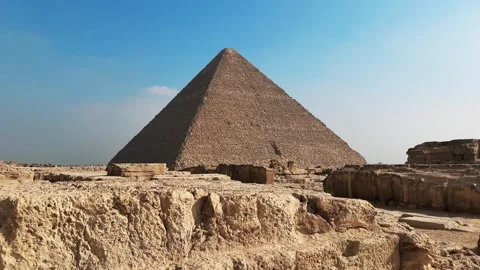 Great Pyramid Seen from the Ancient Ruins on the Giza Plateau Necropolis. Rising 스톡 동영상 341838846