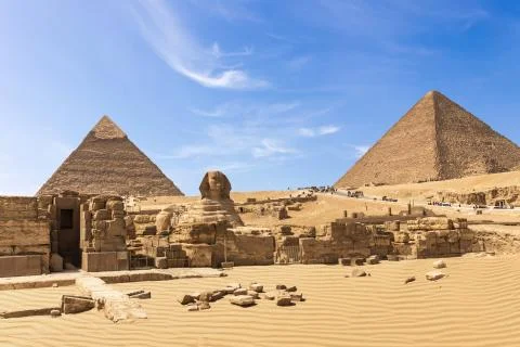 The Great Pyramids of Giza complex: the Sphinx, the Pyramid of Chephren, the  Stock Photos