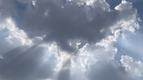 Great rays of sunlight time lapse Stock Footage 124587082