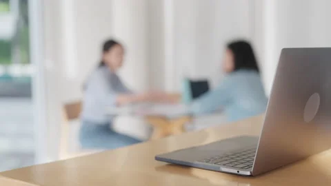 Great resignation talent workforce upset bored in toxic workplace. Видео 197908211