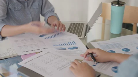 Great resignation talent workforce upset bored in toxic workplace. Vidéo 197908427