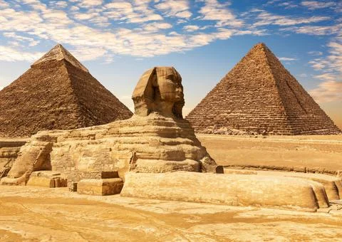 The Great Sphinx between the Khafre and Menkaure Pyramids of Giza, Cairo, Egy Stock Photos