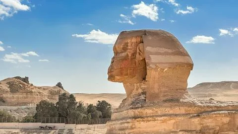 The Great Sphinx guards the pyramids of the pharaohs at Giza. Stock-Fotos