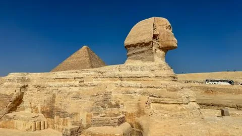 The Great Sphinx guards the pyramids of the pharaohs at Giza. Stock-Fotos