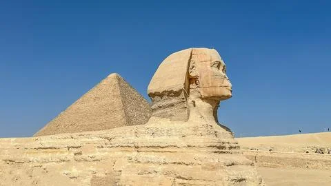 The Great Sphinx guards the pyramids of the pharaohs at Giza. Stock-Fotos