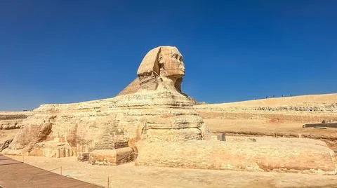 The Great Sphinx guards the pyramids of the pharaohs at Giza. Stock-Fotos