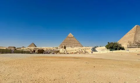 The Great Sphinx guards the pyramids of the pharaohs at Giza. Stock-Fotos
