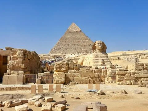 The Great Sphinx guards the pyramids of the pharaohs at Giza. Stock-Fotos