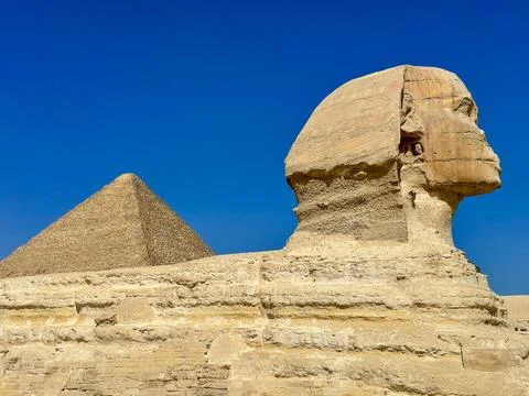 The Great Sphinx guards the pyramids of the pharaohs at Giza. Stock-Fotos