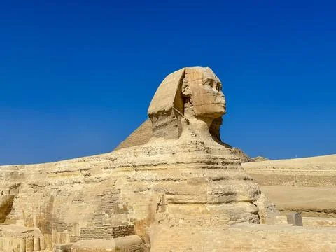 The Great Sphinx guards the pyramids of the pharaohs at Giza. Stock-Fotos