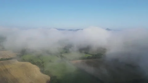 Great Sugarloaf Mountain County Wicklow Ireland, morning mist, Ireland, Drone. Vidéo 160551123