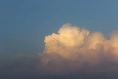 Great view of sky-type clouds during sunset Foto stock