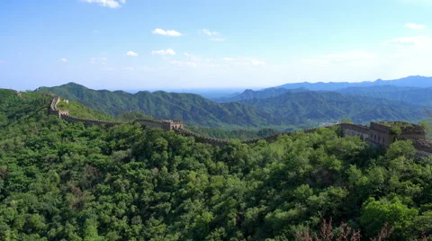 Great Wall built in the mountains with blue sky 스톡 동영상 65032263
