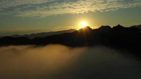 Great Wall Drone Hyperlapse Sunrise 4K Vídeos de archivo 334612054