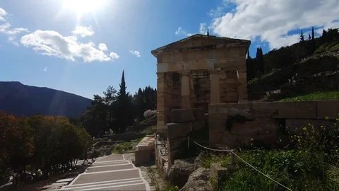 Greek Building in Delphi Stockbeeldmateriaal 125957311