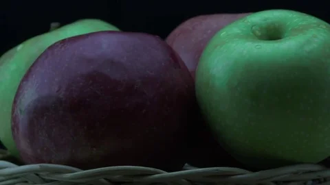 Green and red apples 스톡 동영상 82229574