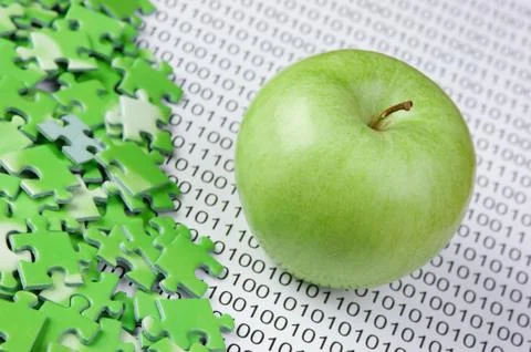 Green apple and puzzles on a binary code Foto stock