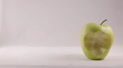 Green apple being bitten 库存影片 20615693