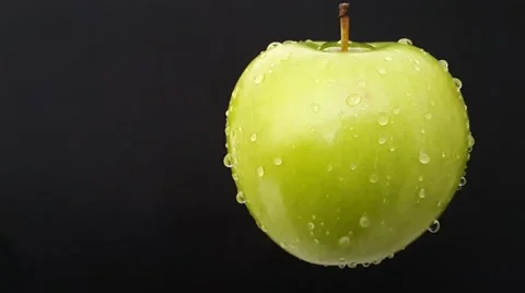 Green apple turning Stock Footage 67963646