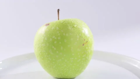 Green apple on a white background. Stock-Footage 204749278