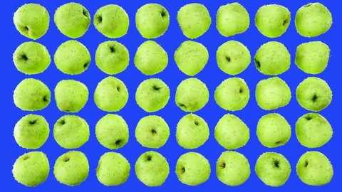 Green apples with water drops rotate on green screen. Fruits background. Stock-Footage 79470188