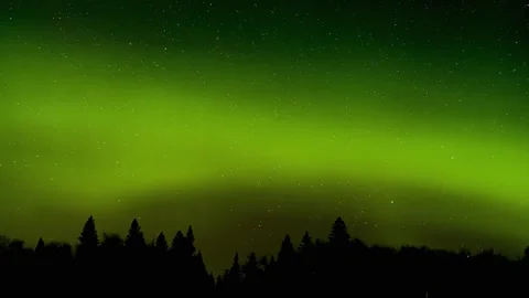 Green arching Aurora with highlights of yellow and red.   Stock Footage 150710408