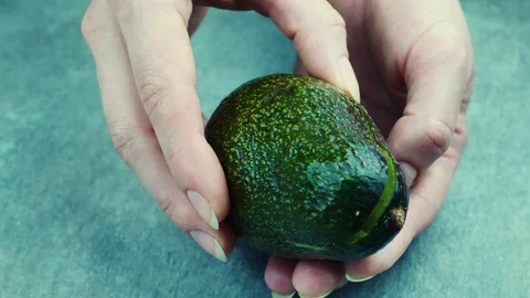 Green avocado divided in half in the hands in slow motion in 4k 스톡 동영상 129207185