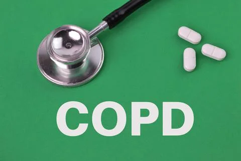 Green background written with COPD stands for Chronic Obstructive Pulmonary D Foto stock