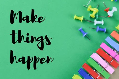 Green background written with text MAKE THINGS HAPPEN Foto stock