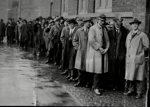 The Green Bicycle Case A Queue Waiting Admission To The Court At Leicester Where Stock Photos
