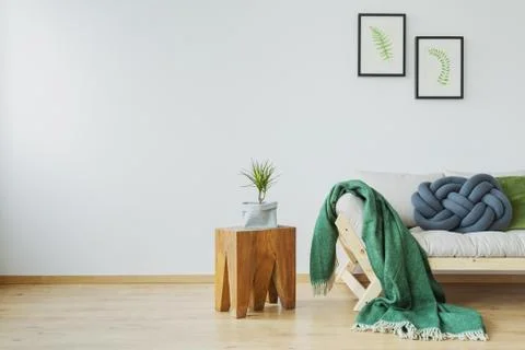 Green blanket on the sofa Stock-Fotos