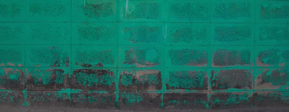 Green block wall pattern At the peeling color because it is weathered. Foto stock