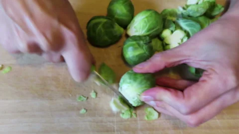 Green Brussels sprouts to cook on a cutting board. Video stock 141205693