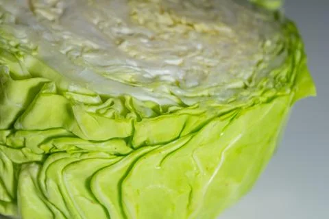 Green cabbage on the table close-up ... Foto stock