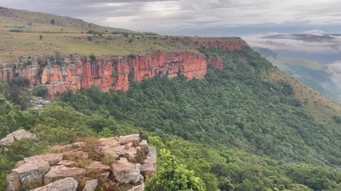 Green canyon cliffs panoramic scene on the highveld 库存影片 197455743