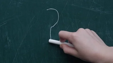 Green chalkboard question simbol Video stock 253751355